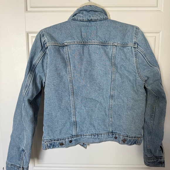 Levi’s Original Sherpa Trucker Denim Jacket - Picture 6 of 7